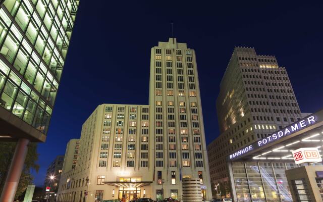 Отель The Ritz-Carlton, Berlin Германия, Берлин - 10 отзывов об отеле, цены и фото номеров - забронировать отель The Ritz-Carlton, Berlin онлайн вид на фасад