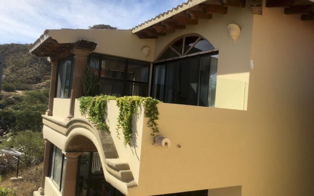Отель Sunrise Cove Luxury Penthouse вид на фасад