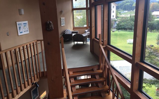 Отель Hakuba Alpine Hotel Япония, Хакуба - отзывы, цены и фото номеров - забронировать отель Hakuba Alpine Hotel онлайн вид на фасад