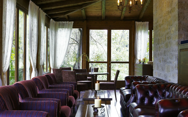 Country Club Hotel & Suites