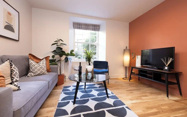 JOIVY Modern 1-bed flat in New Town