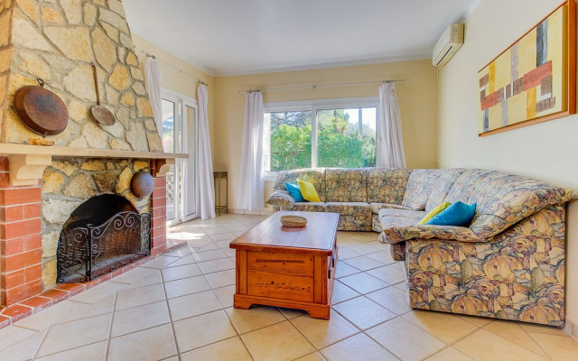 Villa With Pool and air Conditioning