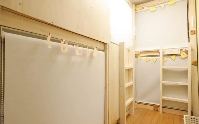 Linker Party House - Hostel