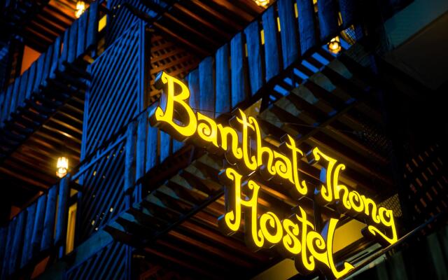 Banthat Thong Hostel вид на фасад