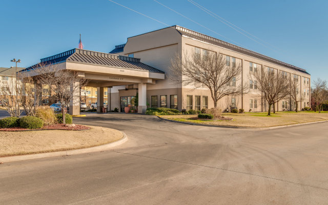 Отель Baymont by Wyndham Oklahoma City/Quail Springs США, Оклахома-Сити - отзывы, цены и фото номеров - забронировать отель Baymont by Wyndham Oklahoma City/Quail Springs онлайн вид на фасад