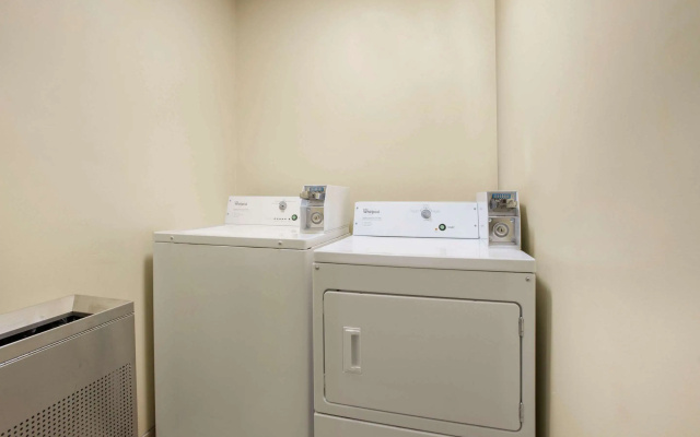 Rodeway Inn & Suites Grand Rapids Southeast