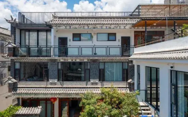 "Bai Nostalgia Courtyard @ Erhai Caicun Pier"