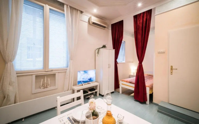 White Pearl Apartment