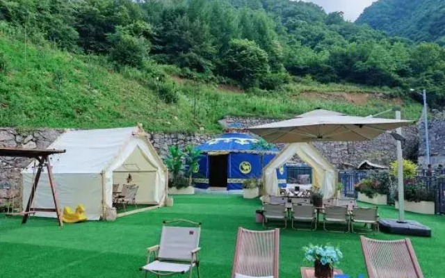 Floral Hotel ·  Yinglu Hotel(Shennongjia Dajiuhu Branch)