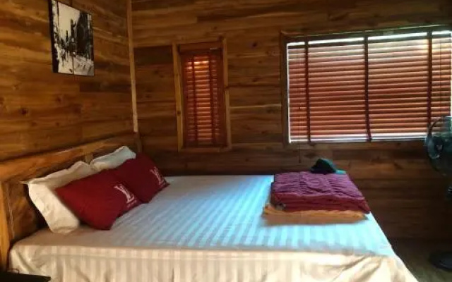 Cat Ba Love House