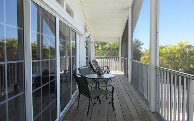147 Curlew Home
