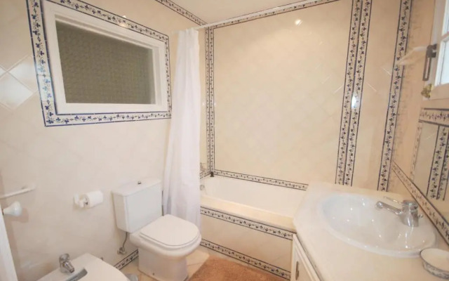 Charming 3-bed Villa With Pool in Olhos de Agua