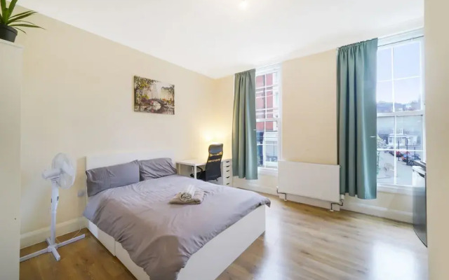 Chic London Apartment in Prime Location