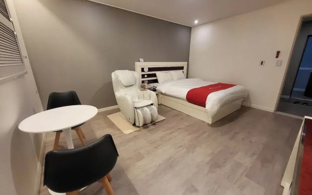 Elysian Hotel