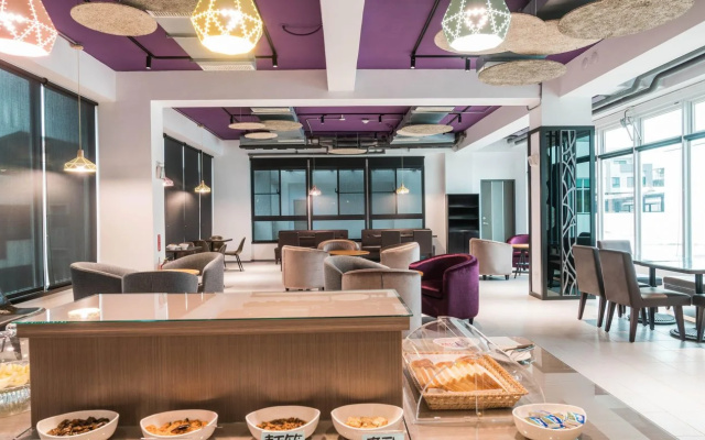 High Cloud International Business Hotel