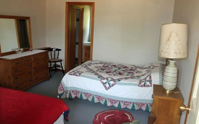 Lake Shore Farm Inn