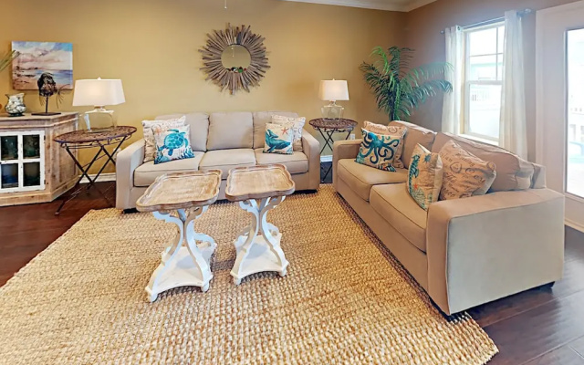 Blondie's Beachhouse - 3 Br Condo