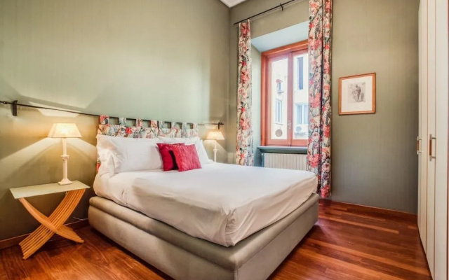 Elegant and Large 2 bed Flat Near P.zza Barberini