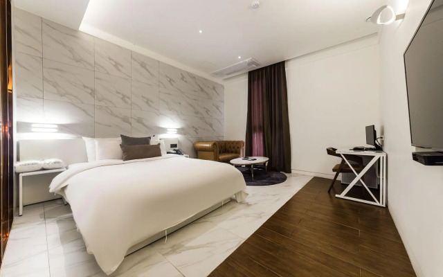 Hotel VOW