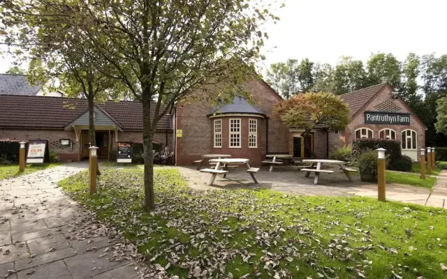 Premier Inn Bridgend - M4 J35