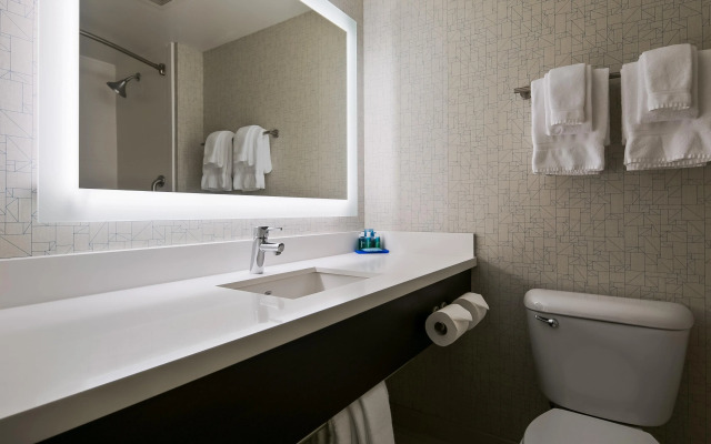 Holiday Inn Express & Suites Everett by IHG