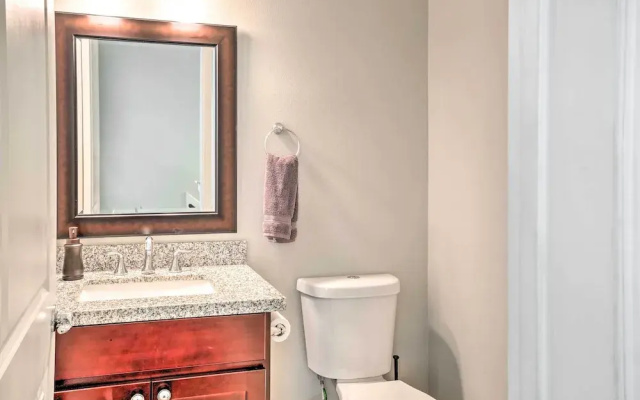 Pet-friendly Houston Townhome, 6 Mi to Dtwn!