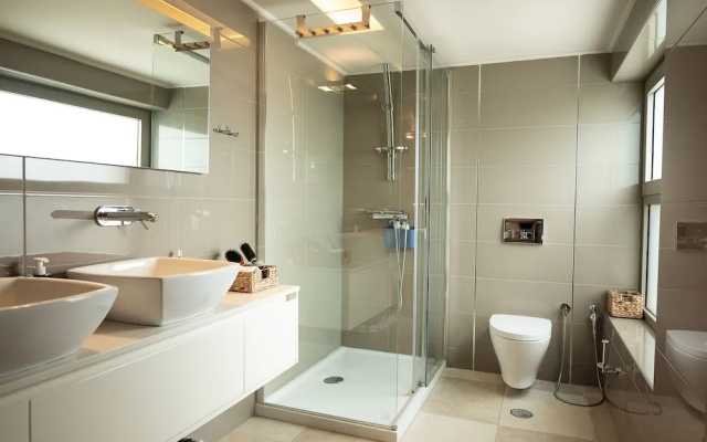 Villa - Sleeps 10 - Pool - Parking - Pool Table