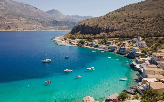 Yerma Suites Limeni