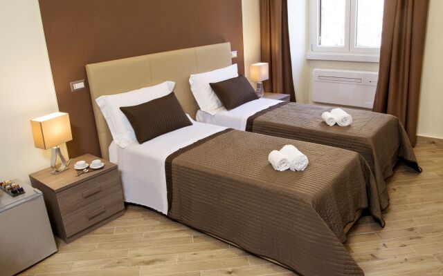 Отель Colonna Luxury Suites вид на фасад