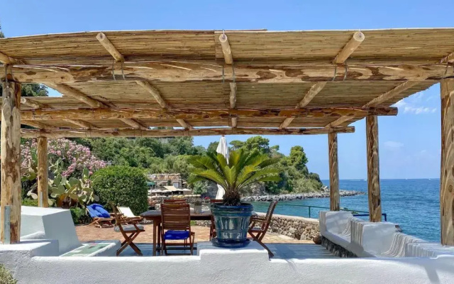 Nelinda Waterfront Accommodation (Adults Only)
