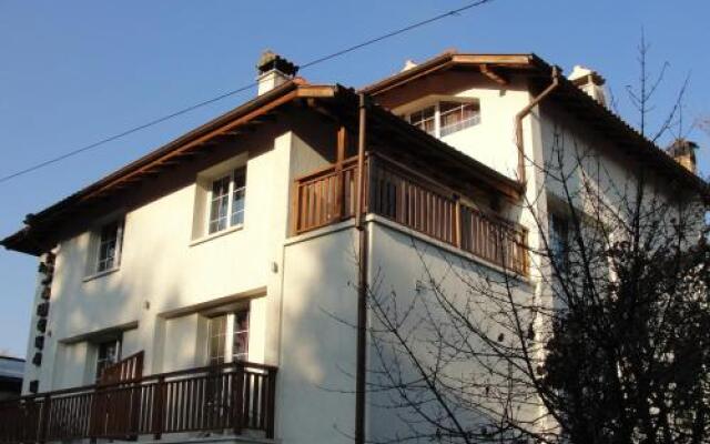 Отель Zasheva Kushta Guesthouse Банско вид на фасад