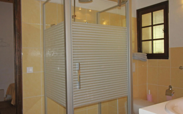 Lavish Holiday Home in Le Plan-de-la-tour With Swimming Pool