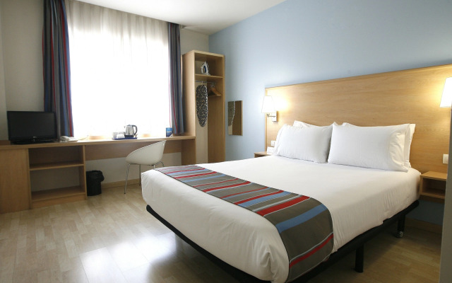 Отель Travelodge Barcelona Fira