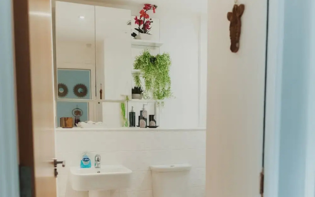 Lovely Bohemian Apartment in Heart of City Life