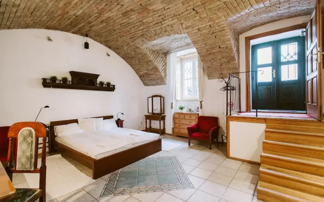 Hunyadi 4 Apartment I.