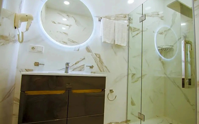 Deluxe Triple room · Victoria Inn Tbilisi Hotel — photo 4