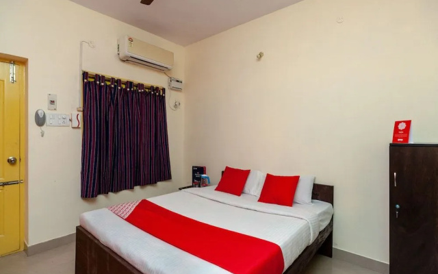 OYO 26936 Adhithya Inn