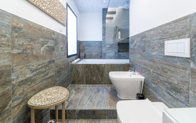 CATHEDRAL LUXURY TERRACE FLAT 2BR,2BA, A\C,Wifi