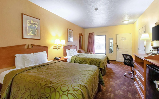 Quality Inn & Suites Dickson