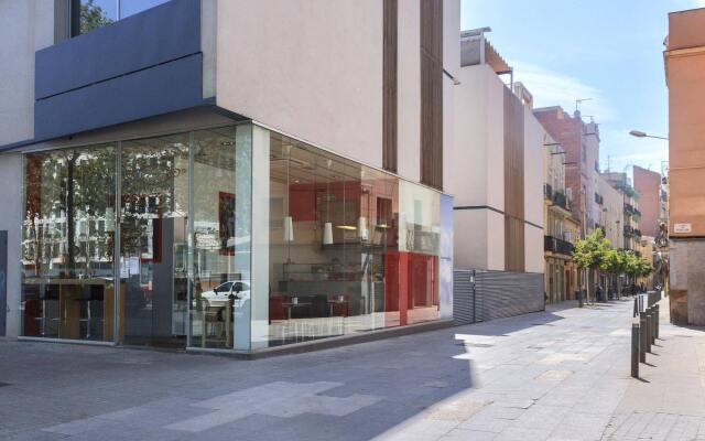 Апартаменты Feelathome Poblenou Beach Apartments вид на фасад