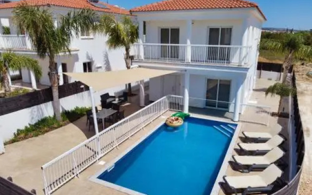 Nissi Villa Christa