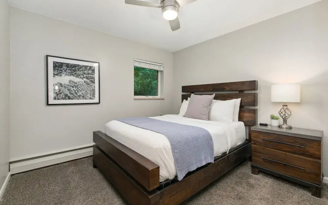 Lavender Suite Relaxed, Walkable Old Town Stay