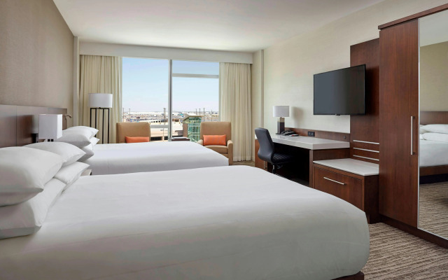 Calgary Airport Marriott In-Terminal Hotel