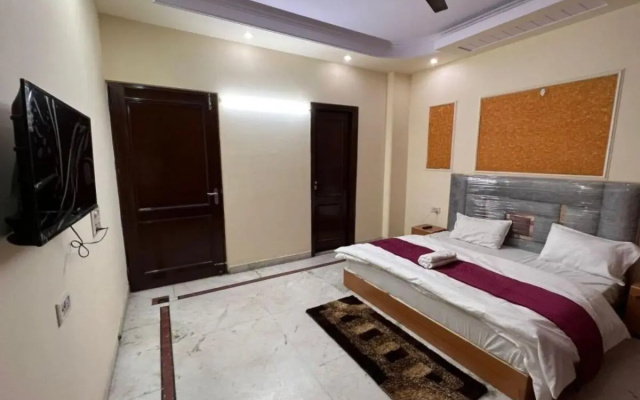 Oyo 703859 Hotel Greeno