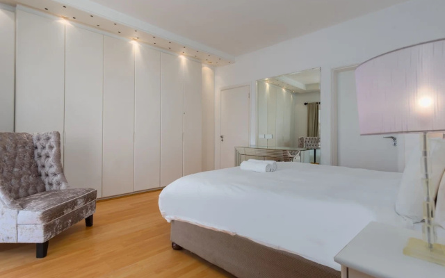 Caprice Court 7