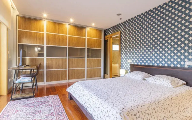 Gorgeous Villa Looking to Douro