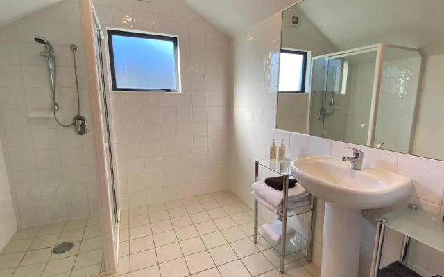 *** Lake Villa 458 ***