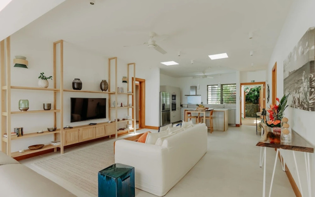 Peninsula Beach Villa with LOV