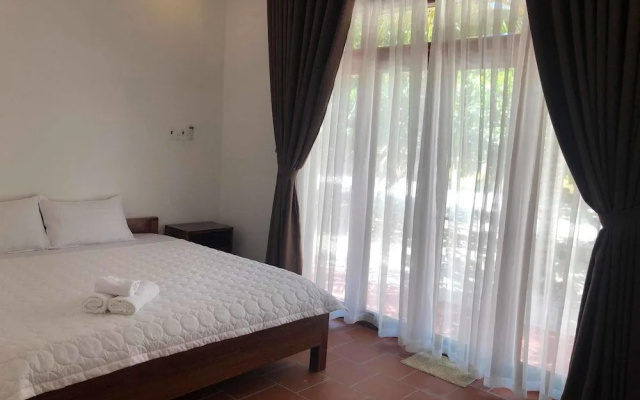 Ocean Beach Bungalows & Hostel