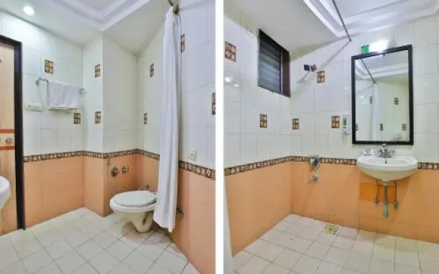 OYO 24875 Hotel Gokul